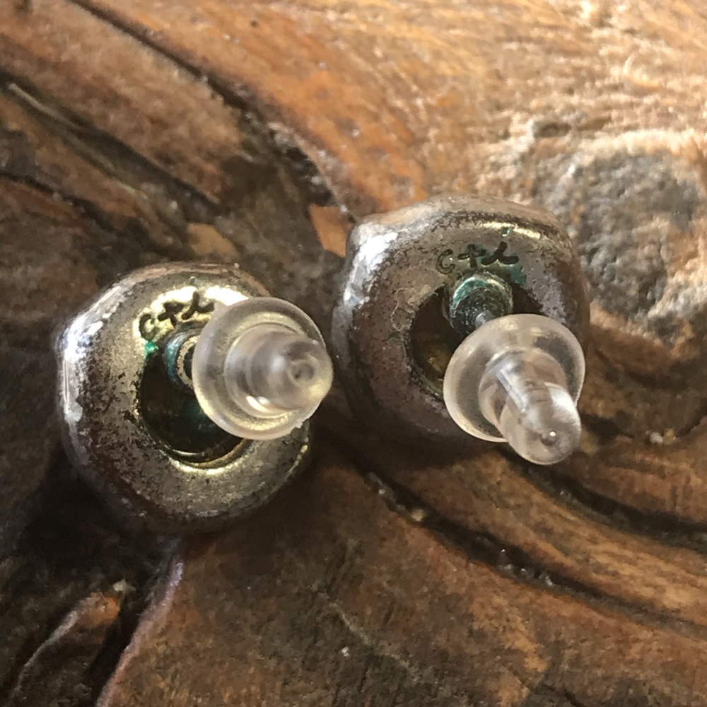 Brilliant crystal studs - Picture 3 of 8